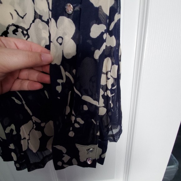 Sheer blouse with crystal buttons - Picture 3 of 5